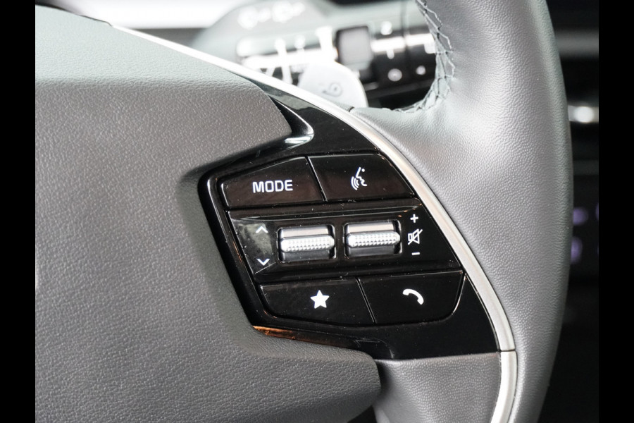 Kia Niro EV DynamicLine 64.8 kWh - SOH 98% Automaat - Climate control  - Adaptive cruise control - Navigatie - Apple Carplay/Android Auto - Fabrieksgarantie t/m 02-2030