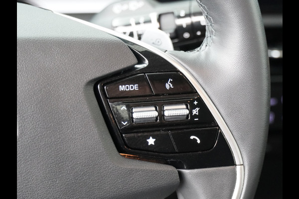 Kia Niro EV DynamicLine 64.8 kWh - SOH 98% Automaat - Climate control  - Adaptive cruise control - Navigatie - Apple Carplay/Android Auto - Fabrieksgarantie t/m 02-2030