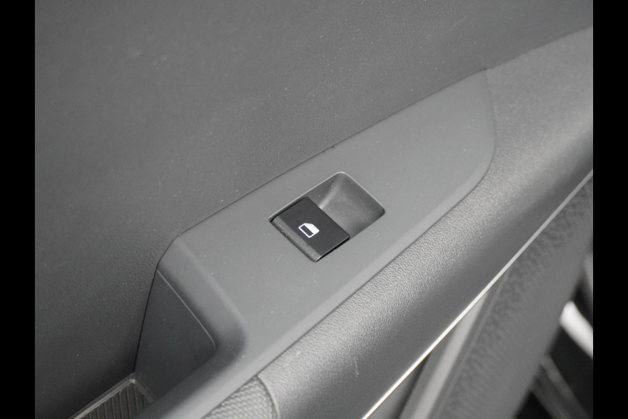 Kia Niro EV DynamicLine 64.8 kWh - SOH 98% Automaat - Climate control  - Adaptive cruise control - Navigatie - Apple Carplay/Android Auto - Fabrieksgarantie t/m 02-2030