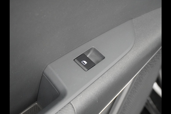 Kia Niro EV DynamicLine 64.8 kWh - SOH 98% Automaat - Climate control  - Adaptive cruise control - Navigatie - Apple Carplay/Android Auto - Fabrieksgarantie t/m 02-2030