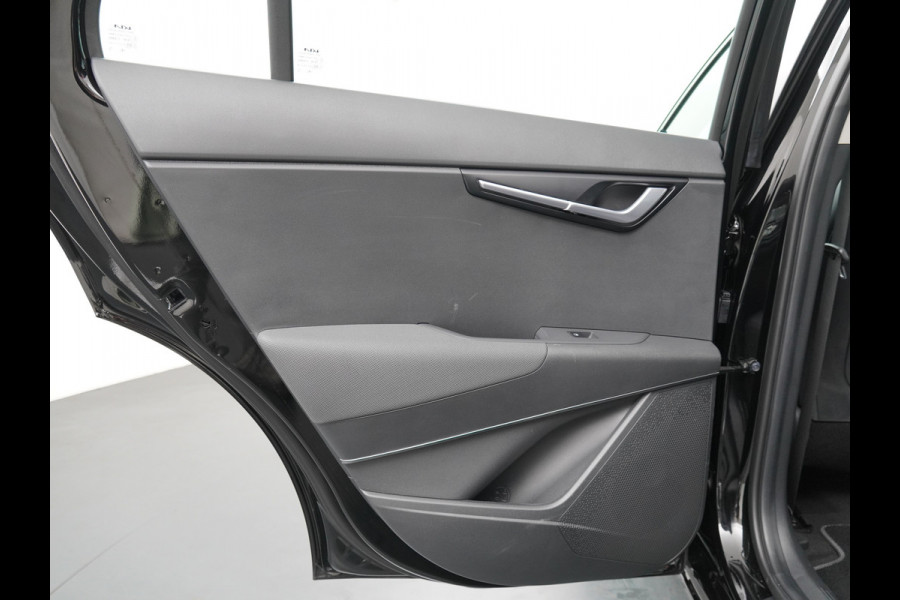 Kia Niro EV DynamicLine 64.8 kWh - SOH 98% Automaat - Climate control  - Adaptive cruise control - Navigatie - Apple Carplay/Android Auto - Fabrieksgarantie t/m 02-2030