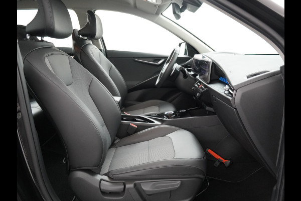 Kia Niro EV DynamicLine 64.8 kWh - SOH 98% Automaat - Climate control  - Adaptive cruise control - Navigatie - Apple Carplay/Android Auto - Fabrieksgarantie t/m 02-2030