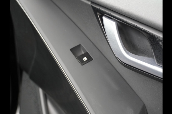 Kia Niro EV DynamicLine 64.8 kWh - SOH 98% Automaat - Climate control  - Adaptive cruise control - Navigatie - Apple Carplay/Android Auto - Fabrieksgarantie t/m 02-2030