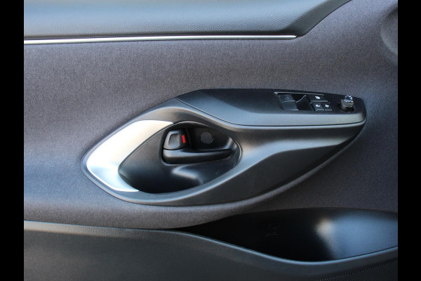 Toyota Yaris 1.5 Hybrid Comfort Aut Carplay Automatische Airco Toyota Safety Sense Adaptieve lampen Verkeerborden herkenning bots waarschuwing Toyota Yaris 1.5 Hybrid Comfort Aut Carplay Automatische Airco Toyota Safety Sense Adaptieve lampen Verkeerborden herkenning bots waarschuwing