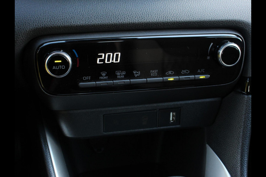 Toyota Yaris 1.5 Hybrid Comfort Aut Carplay Automatische Airco Toyota Safety Sense Adaptieve lampen Verkeerborden herkenning bots waarschuwing Toyota Yaris 1.5 Hybrid Comfort Aut Carplay Automatische Airco Toyota Safety Sense Adaptieve lampen Verkeerborden herkenning bots waarschuwing