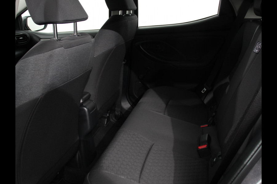 Toyota Yaris 1.5 Hybrid Comfort Aut Carplay Automatische Airco Toyota Safety Sense Adaptieve lampen Verkeerborden herkenning bots waarschuwing Toyota Yaris 1.5 Hybrid Comfort Aut Carplay Automatische Airco Toyota Safety Sense Adaptieve lampen Verkeerborden herkenning bots waarschuwing