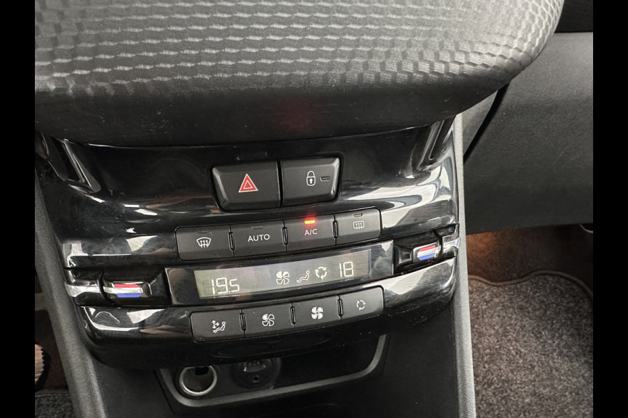 Peugeot 2008 1.2 PureTech Allure Aut. *PANO | LEATHER-FABRIC | HEATED-SPORTSEATS | CARPLAY | ECC | CAMERA | PRIVACY-GLASS | PDC | CRUISE | 16''ALU*