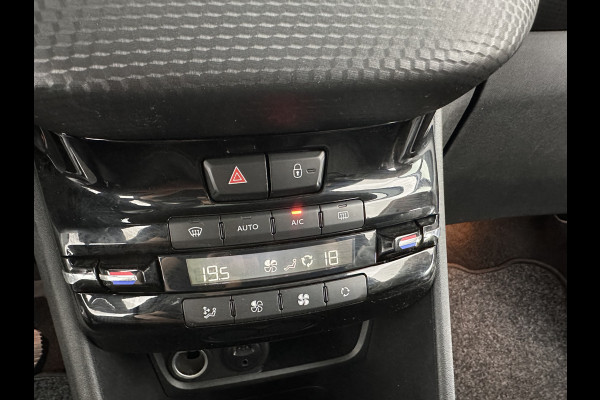 Peugeot 2008 1.2 PureTech Allure Aut. *PANO | LEATHER-FABRIC | HEATED-SPORTSEATS | CARPLAY | ECC | CAMERA | PRIVACY-GLASS | PDC | CRUISE | 16''ALU*