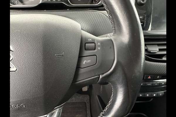 Peugeot 2008 1.2 PureTech Allure Aut. *PANO | LEATHER-FABRIC | HEATED-SPORTSEATS | CARPLAY | ECC | CAMERA | PRIVACY-GLASS | PDC | CRUISE | 16''ALU*