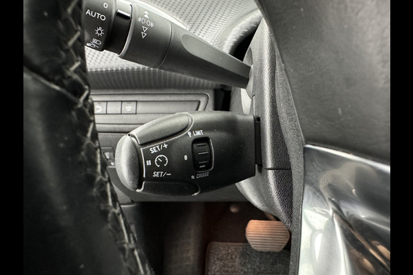Peugeot 2008 1.2 PureTech Allure Aut. *PANO | LEATHER-FABRIC | HEATED-SPORTSEATS | CARPLAY | ECC | CAMERA | PRIVACY-GLASS | PDC | CRUISE | 16''ALU*