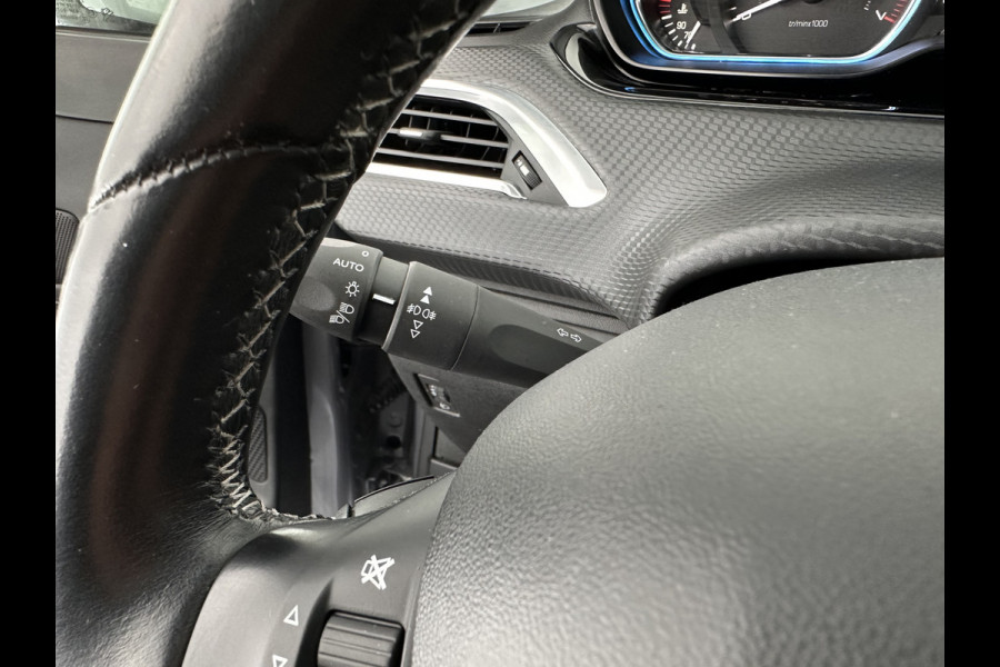 Peugeot 2008 1.2 PureTech Allure Aut. *PANO | LEATHER-FABRIC | HEATED-SPORTSEATS | CARPLAY | ECC | CAMERA | PRIVACY-GLASS | PDC | CRUISE | 16''ALU*