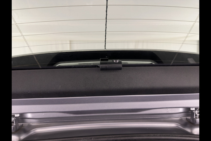 Peugeot 2008 1.2 PureTech Allure Aut. *PANO | LEATHER-FABRIC | HEATED-SPORTSEATS | CARPLAY | ECC | CAMERA | PRIVACY-GLASS | PDC | CRUISE | 16''ALU*