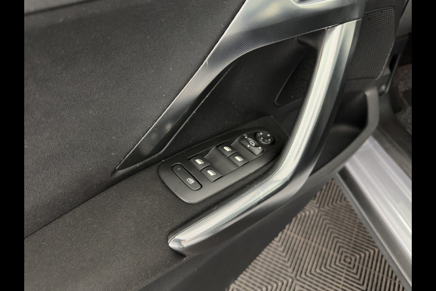 Peugeot 2008 1.2 PureTech Allure Aut. *PANO | LEATHER-FABRIC | HEATED-SPORTSEATS | CARPLAY | ECC | CAMERA | PRIVACY-GLASS | PDC | CRUISE | 16''ALU*