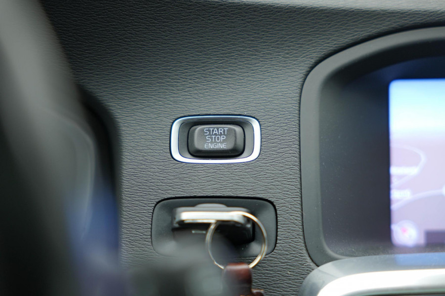 Volvo V60 Cross Country 2.0 D4 Polar+ |Schuifdak|Memory|Camera|Leder|Stuurverwarming|