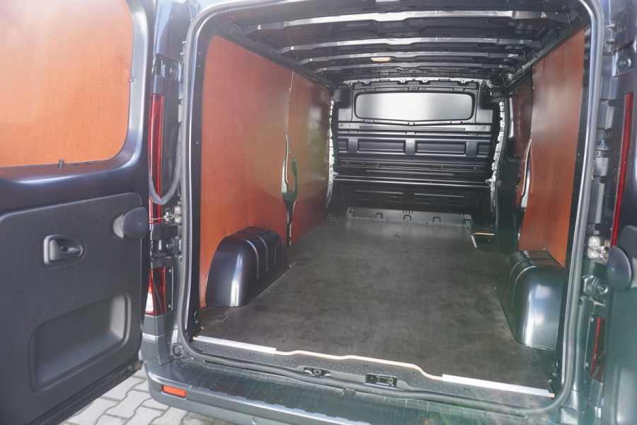Renault Trafic 2.0 dCi 130PK T30 L2H1 Work Edition Nr. V031 | Airco | Cruise | Navi | Camera | Lm Velgen | Betimmering Renault Trafic 2.0 dCi 130PK T30 L2H1 Work Edition Nr. V031 | Airco | Cruise | Navi | Camera | Lm Velgen | Betimmering