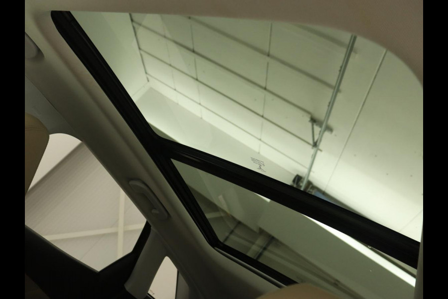 Peugeot 3008 1.6 e-THP GT Line | Panoramadak | Trekhaak | Leder | Adaptive cruise | Camera | Stoelverwarming | Carplay | Navigatie