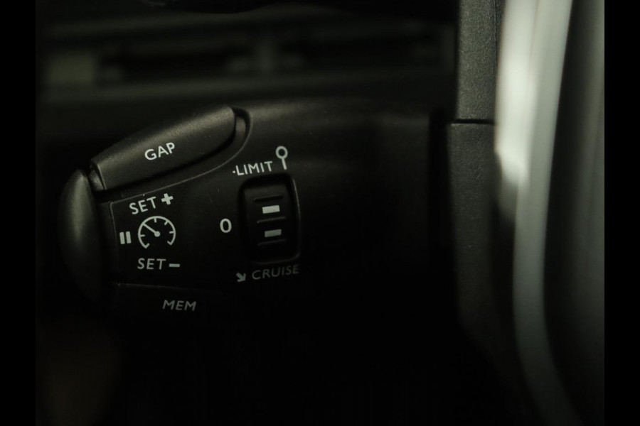 Peugeot 3008 1.6 e-THP GT Line | Panoramadak | Trekhaak | Leder | Adaptive cruise | Camera | Stoelverwarming | Carplay | Navigatie