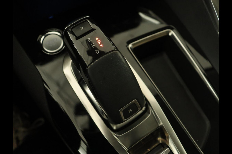 Peugeot 3008 1.6 e-THP GT Line | Panoramadak | Trekhaak | Leder | Adaptive cruise | Camera | Stoelverwarming | Carplay | Navigatie