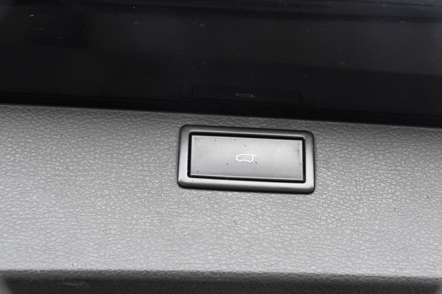 Volkswagen Transporter Caravelle 2.0 TDI L2H1 Highline Adaptieve Cruise, Camera, 2 x Schuifdeur, 204pk, 8 personen, NAVI, Clima, Stoelverwarming, Uniek!