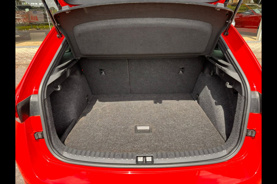 Škoda SCALA 1.5 TSI 150pk Sport Business DSG Automaat | Panorama | Trekhaak | Sport interieur | Climate | Cruise Con trol | occasion