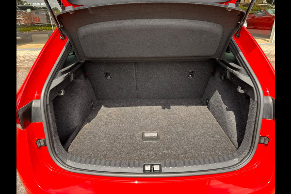 Škoda SCALA 1.5 TSI 150pk Sport Business DSG Automaat | Panorama | Trekhaak | Sport interieur | Climate | Cruise Con trol | occasion