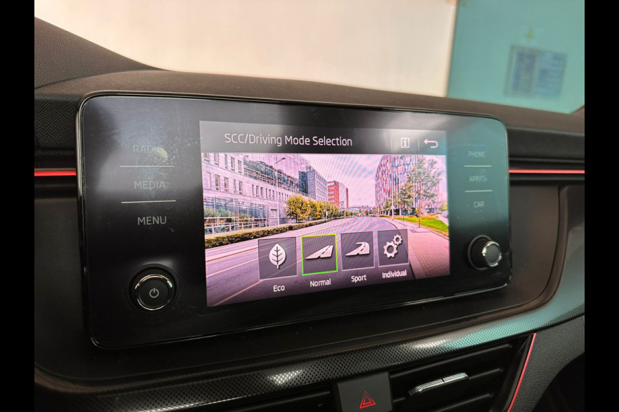 Škoda SCALA 1.5 TSI 150pk Sport Business DSG Automaat | Panorama | Trekhaak | Sport interieur | Climate | Cruise Con trol | occasion