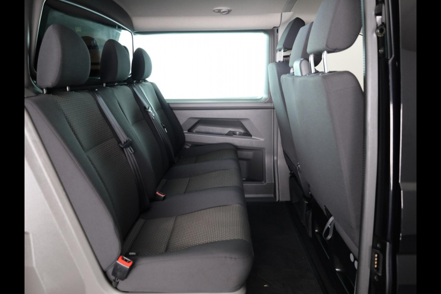 Volkswagen Transporter 2.0 TDI L2H1 30 DC Highline 150 PK DSG | Verlengde garantie | Navigatie | Trekhaak | Luxe dubbelcabine |