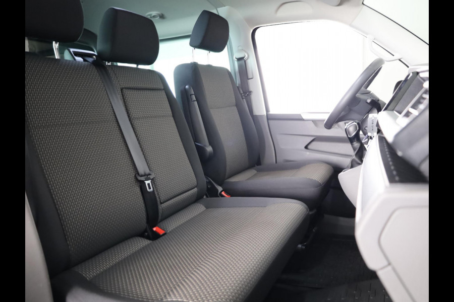 Volkswagen Transporter 2.0 TDI L2H1 30 DC Highline 150 PK DSG | Verlengde garantie | Navigatie | Trekhaak | Luxe dubbelcabine |