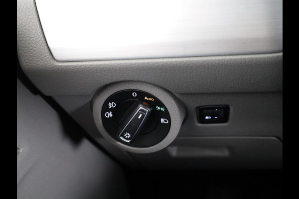 Volkswagen Transporter 2.0 TDI L2H1 30 DC Highline 150 PK DSG | Verlengde garantie | Navigatie | Trekhaak | Luxe dubbelcabine |