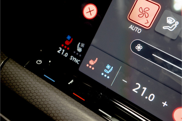 Volkswagen Golf 2.0 TSI GTI Clubsport 301PK | Pano | Harman/Kardon | Leder | HUD | VOL! 12 MND Garantie
