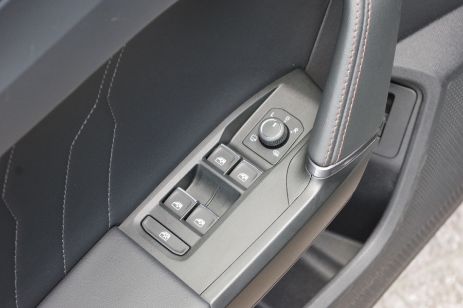 CUPRA Leon Sportstourer 1.4 e-Hybrid VZ Business 245 PK PHEV, Kuipstoelen, Climate Control, Stuurverwarming