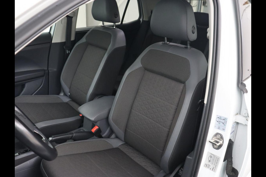 Volkswagen T-Cross 1.0 TSI R Line | Stoelverwarming | Camera | Trekhaak | Virtual Cockpit | Carplay | Adaptive cruise | Climate control | Full LED