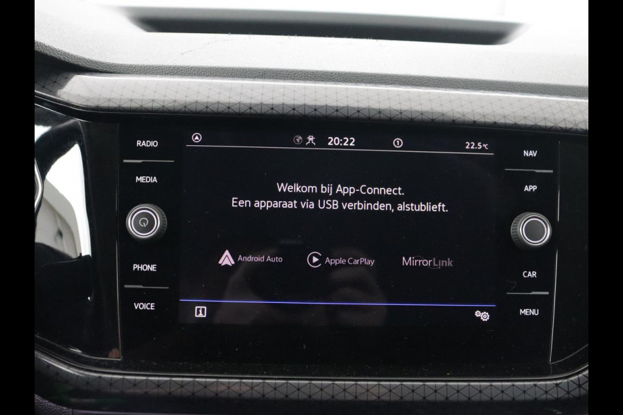 Volkswagen T-Cross 1.0 TSI R Line | Stoelverwarming | Camera | Trekhaak | Virtual Cockpit | Carplay | Adaptive cruise | Climate control | Full LED