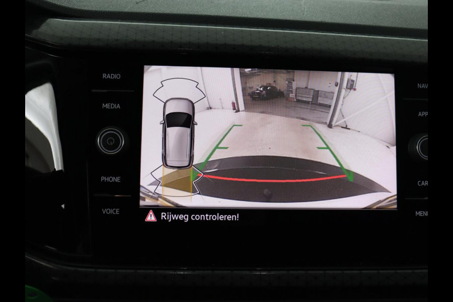 Volkswagen T-Cross 1.0 TSI R Line | Stoelverwarming | Camera | Trekhaak | Virtual Cockpit | Carplay | Adaptive cruise | Climate control | Full LED