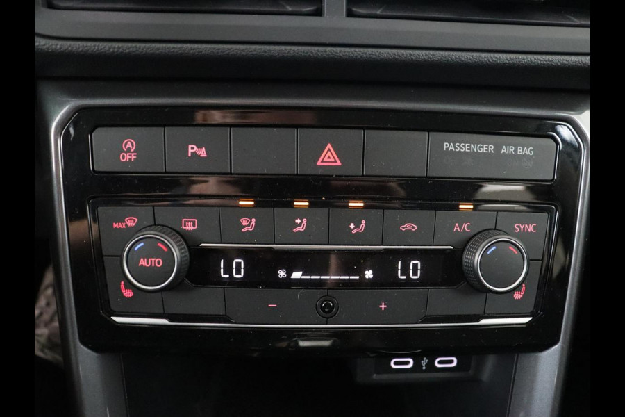Volkswagen T-Cross 1.0 TSI R Line | Stoelverwarming | Camera | Trekhaak | Virtual Cockpit | Carplay | Adaptive cruise | Climate control | Full LED