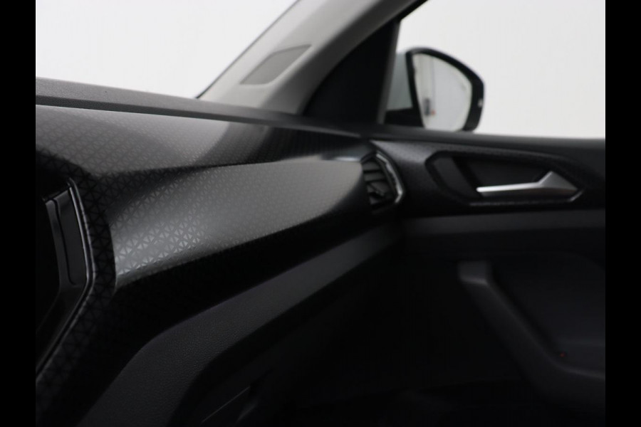 Volkswagen T-Cross 1.0 TSI R Line | Stoelverwarming | Camera | Trekhaak | Virtual Cockpit | Carplay | Adaptive cruise | Climate control | Full LED