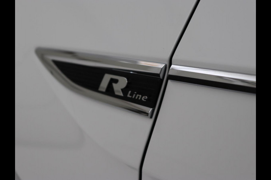Volkswagen T-Cross 1.0 TSI R Line | Stoelverwarming | Camera | Trekhaak | Virtual Cockpit | Carplay | Adaptive cruise | Climate control | Full LED