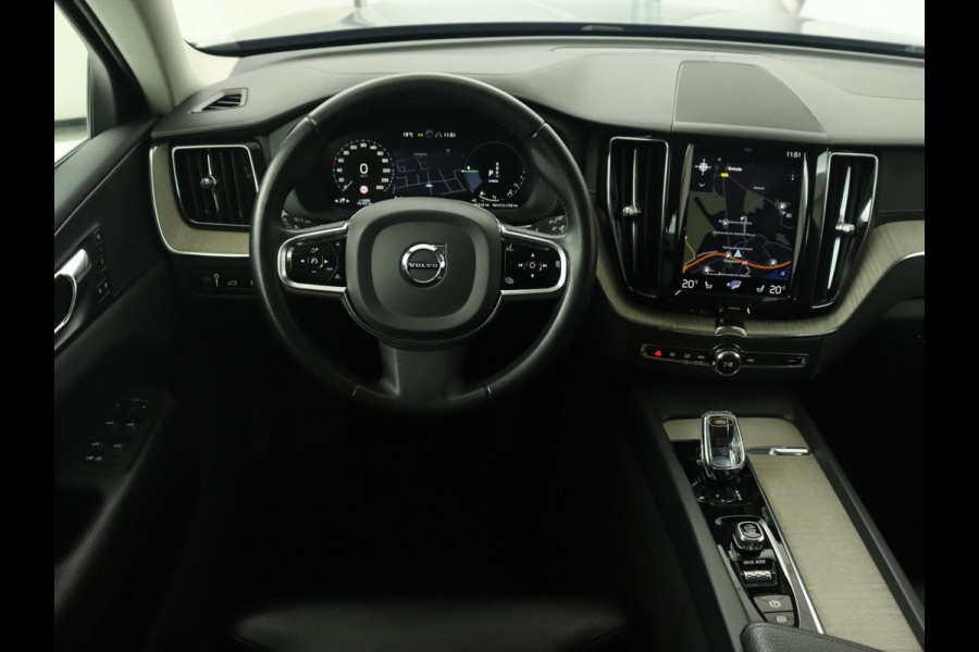 Volvo XC60 2.0 T8 Twin Engine AWD Inscription | Panoramadak | Trekhaak | Leder | Stoelverwarming | Camera | Adaptive cruise | Carplay | Navigatie | Full LED