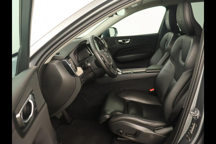 Volvo XC60 2.0 T8 Twin Engine AWD Inscription | Panoramadak | Trekhaak | Leder | Stoelverwarming | Camera | Adaptive cruise | Carplay | Navigatie | Full LED