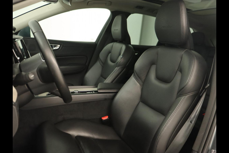 Volvo XC60 2.0 T8 Twin Engine AWD Inscription | Panoramadak | Trekhaak | Leder | Stoelverwarming | Camera | Adaptive cruise | Carplay | Navigatie | Full LED