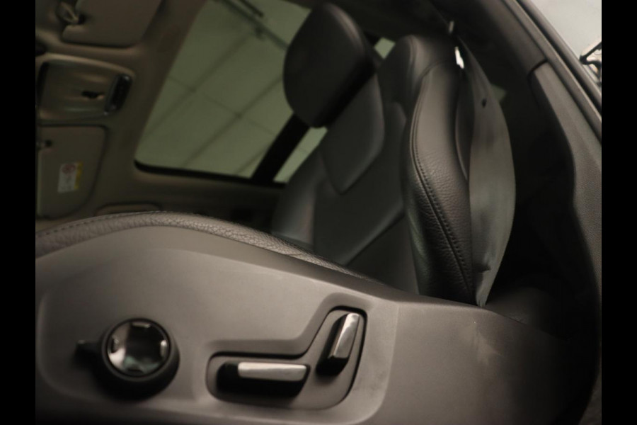 Volvo XC60 2.0 T8 Twin Engine AWD Inscription | Panoramadak | Trekhaak | Leder | Stoelverwarming | Camera | Adaptive cruise | Carplay | Navigatie | Full LED