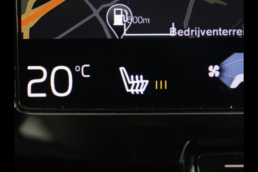 Volvo XC60 2.0 T8 Twin Engine AWD Inscription | Panoramadak | Trekhaak | Leder | Stoelverwarming | Camera | Adaptive cruise | Carplay | Navigatie | Full LED