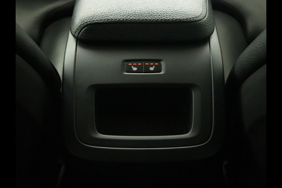 Volvo XC60 2.0 T8 Twin Engine AWD Inscription | Panoramadak | Trekhaak | Leder | Stoelverwarming | Camera | Adaptive cruise | Carplay | Navigatie | Full LED