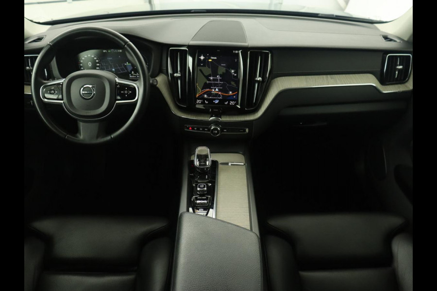 Volvo XC60 2.0 T8 Twin Engine AWD Inscription | Panoramadak | Trekhaak | Leder | Stoelverwarming | Camera | Adaptive cruise | Carplay | Navigatie | Full LED