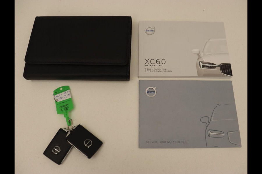 Volvo XC60 2.0 T8 Twin Engine AWD Inscription | Panoramadak | Trekhaak | Leder | Stoelverwarming | Camera | Adaptive cruise | Carplay | Navigatie | Full LED