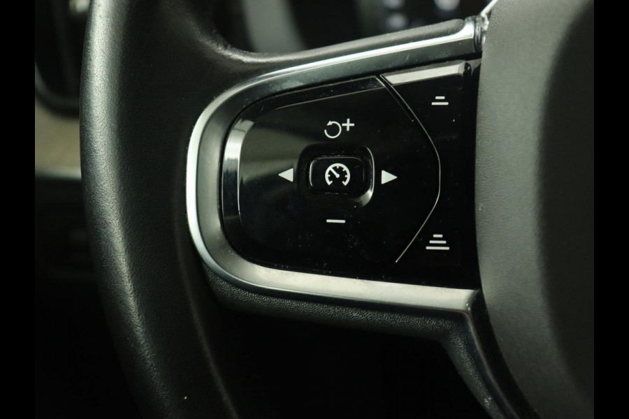 Volvo XC60 2.0 T8 Twin Engine AWD Inscription | Panoramadak | Trekhaak | Leder | Stoelverwarming | Camera | Adaptive cruise | Carplay | Navigatie | Full LED