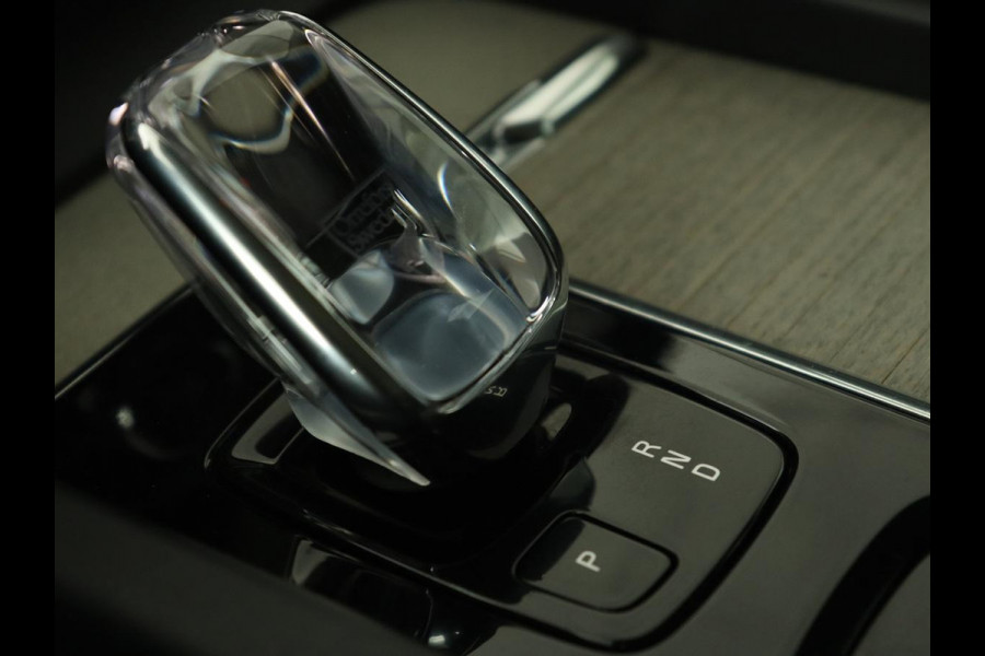 Volvo XC60 2.0 T8 Twin Engine AWD Inscription | Panoramadak | Trekhaak | Leder | Stoelverwarming | Camera | Adaptive cruise | Carplay | Navigatie | Full LED
