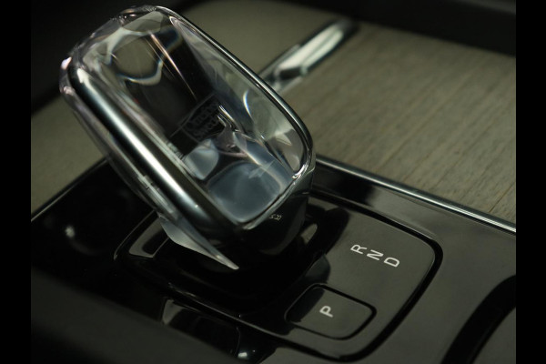 Volvo XC60 2.0 T8 Twin Engine AWD Inscription | Panoramadak | Trekhaak | Leder | Stoelverwarming | Camera | Adaptive cruise | Carplay | Navigatie | Full LED