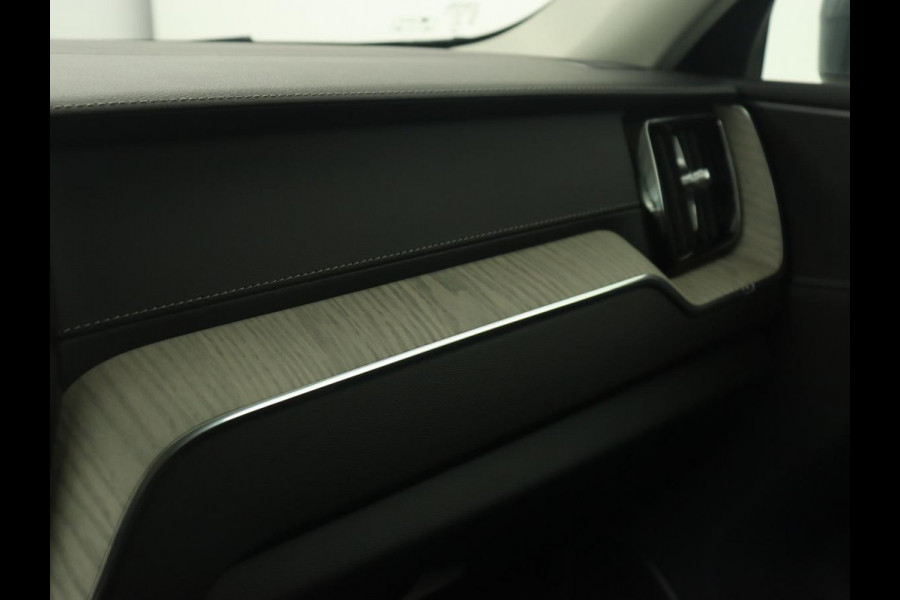 Volvo XC60 2.0 T8 Twin Engine AWD Inscription | Panoramadak | Trekhaak | Leder | Stoelverwarming | Camera | Adaptive cruise | Carplay | Navigatie | Full LED