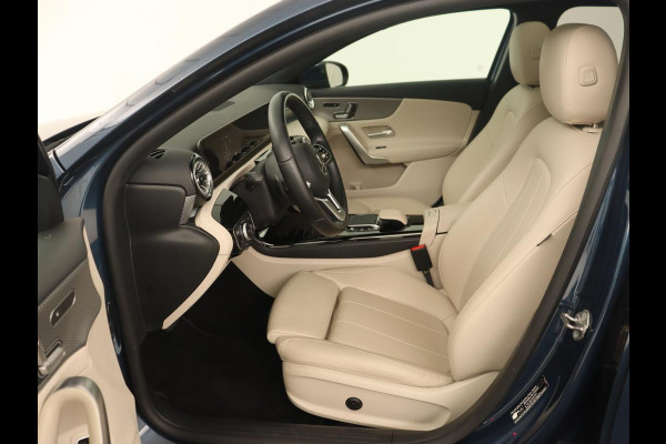 Mercedes-Benz A-Klasse 250e Business Solution Luxury | Panoramadak | Leder | Stoelverwarming | Memory | Keyless | Carplay | Sfeerverlichting | PHEV | Plug In